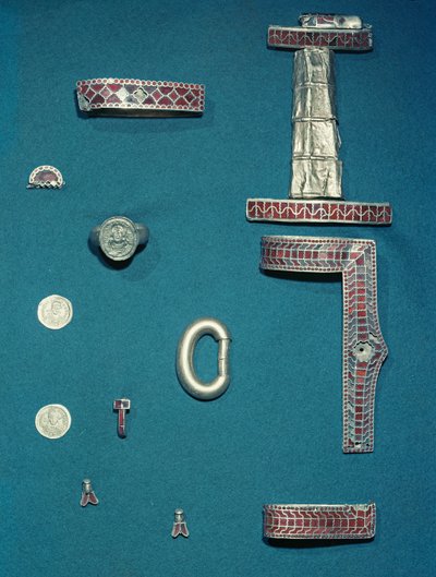 Selezione di gioielli dal Tesoro di Childerico (oro e granato) da Merovingian